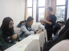 郑州一大学开设恋爱课 学生随机配对模拟表白