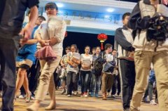 美媒探访中国“高考工厂”：学生称试卷能绕地球